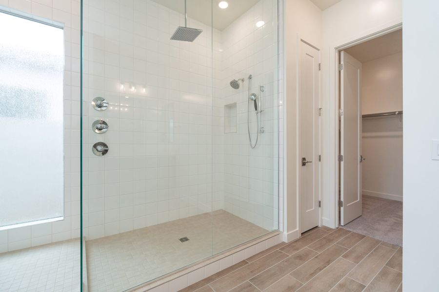 Spacious, unfurnished interior of a new home in Soleo, San Tan Valley (Image 14).