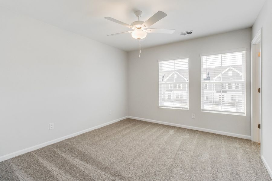 Spacious, unfurnished interior of a new home in Astoria, Columbia (Image 22).