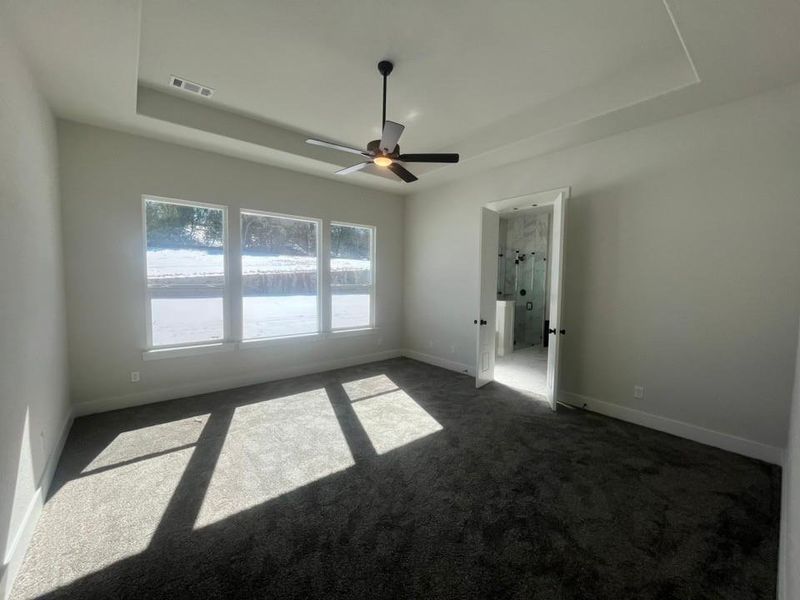 Spacious, unfurnished interior of a new home in Eagle Ridge Estates, Weatherford (Image 9).