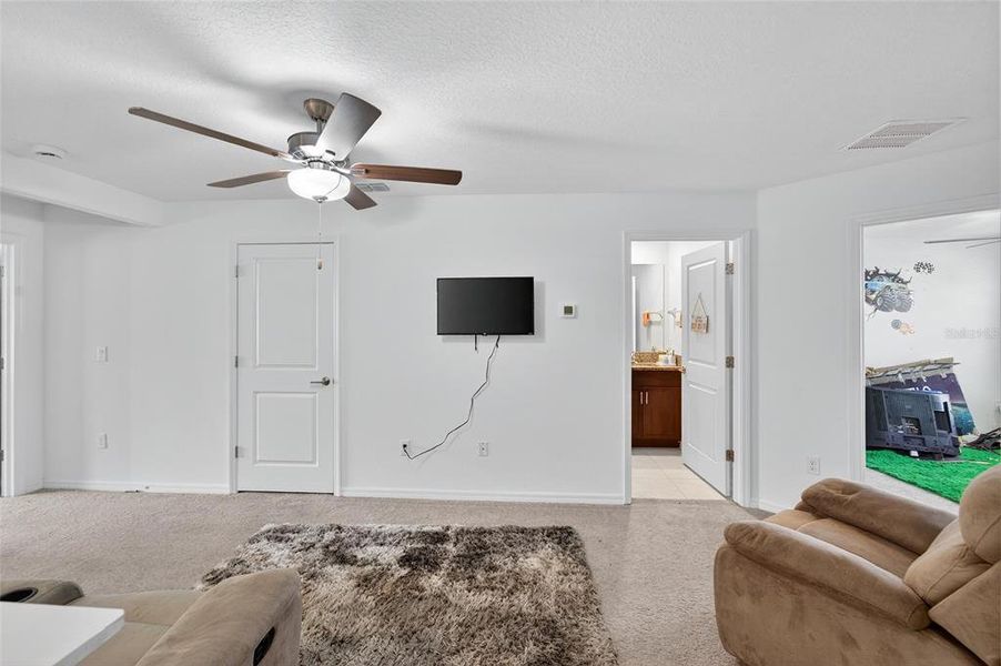 Spacious, unfurnished interior of a new home in , Ruskin (Image 22).