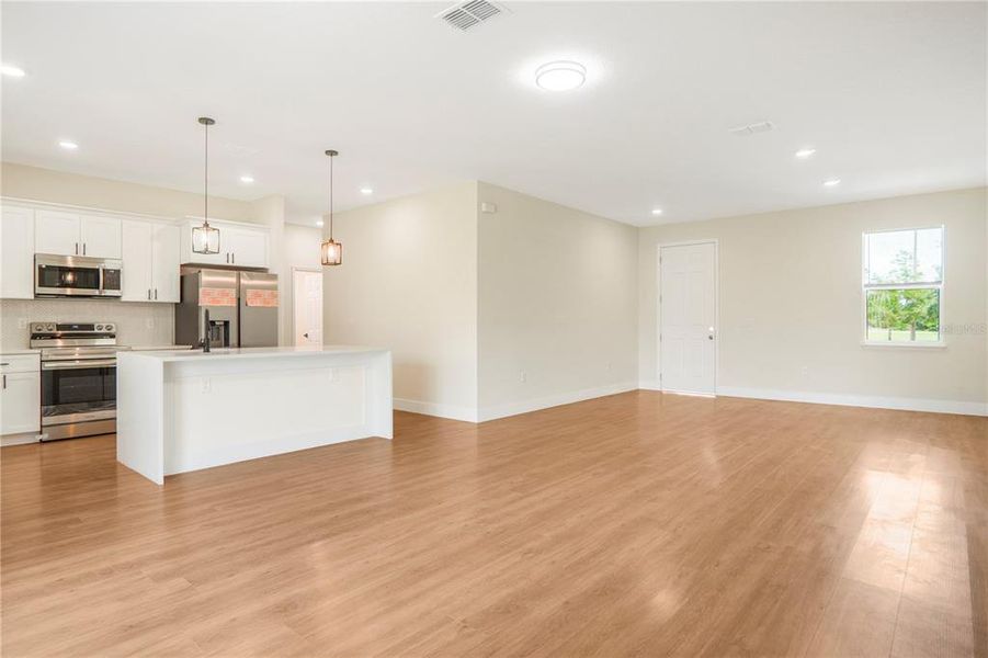 Spacious, unfurnished interior of a new home in , Ocala (Image 29).