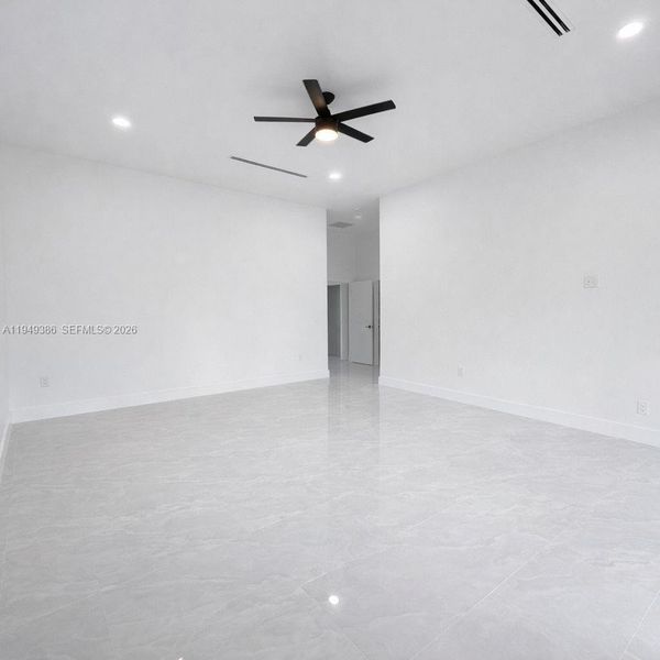Spacious, unfurnished interior of a new home in , Naples (Image 14).