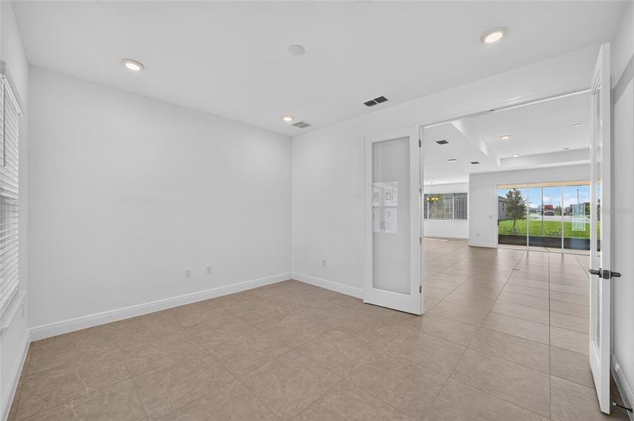 Spacious, unfurnished interior of a new home in , Ocala (Image 39).