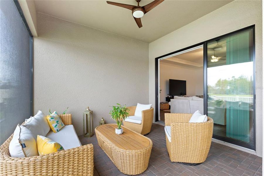 Exterior details and patio area of a home in , Land O' Lakes (Image 3).