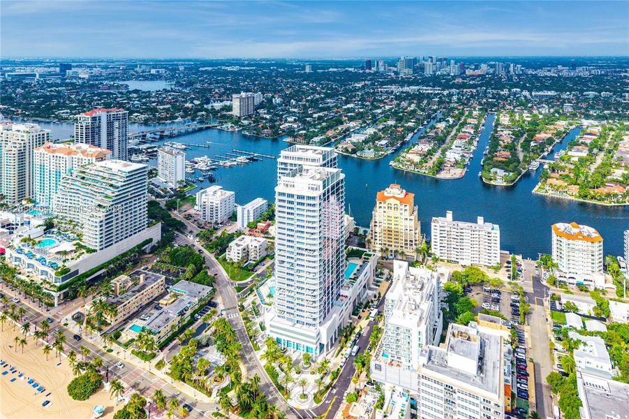 Condo located in Fort Lauderdale, FL showcasing its design and architecture (Image 34).