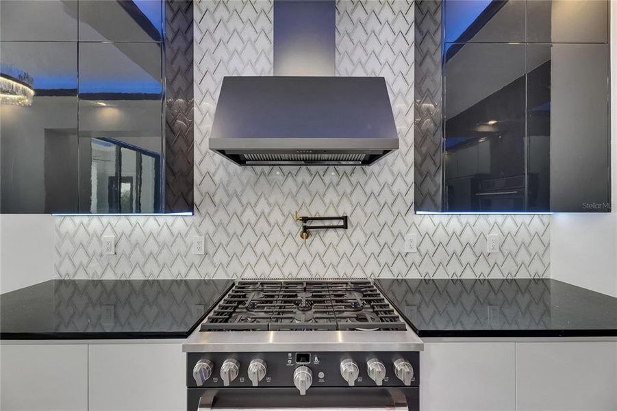 Furnished interior view inside a new home in , Apollo Beach (Image 57).