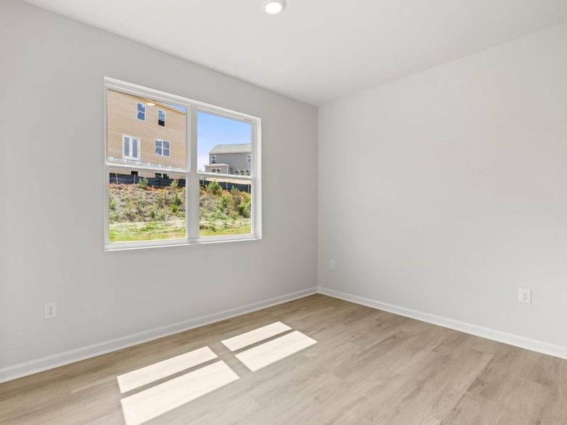 Spacious, unfurnished interior of a new home in Oakleigh Glen, Dallas (Image 17).