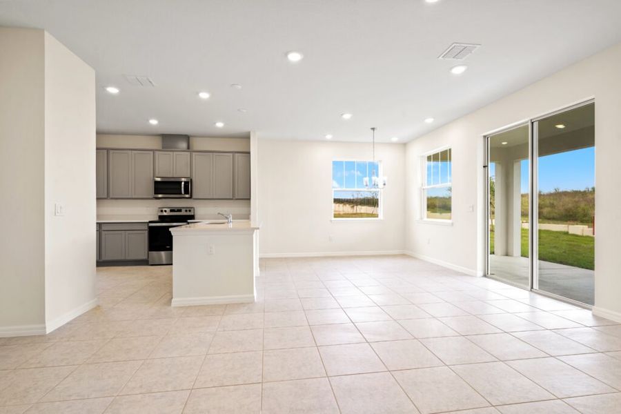 Representative unfurnished interior of a home built from the Biscayne by Holiday Builders in Eden Hills, Lake Alfred (Image 13).