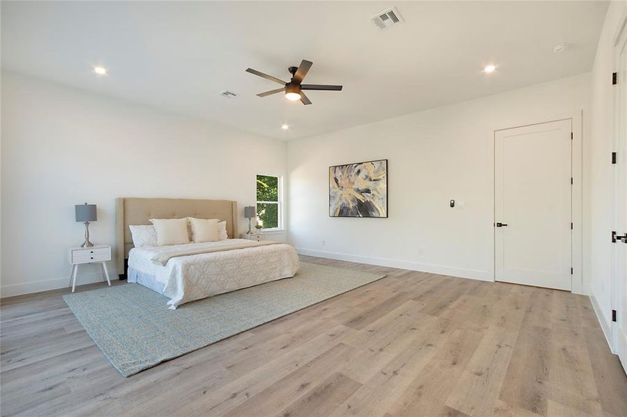 Furnished interior view inside a new home in , Dallas (Image 32).