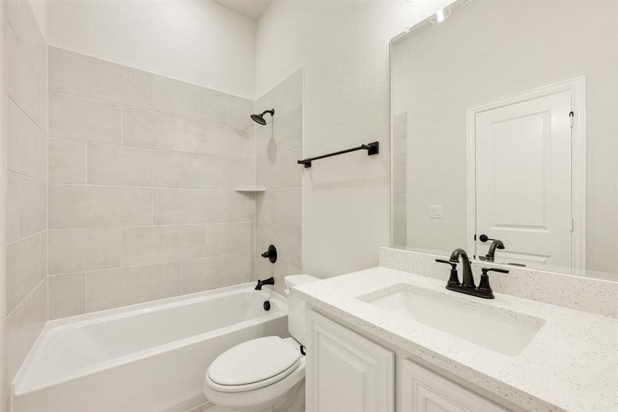 Furnished interior view inside a new home in The Retreat at North Grove 60, Waxahachie (Image 14). Furnished interior view inside a new home in The Retreat at North Grove 60, Waxahachie (Image 14).