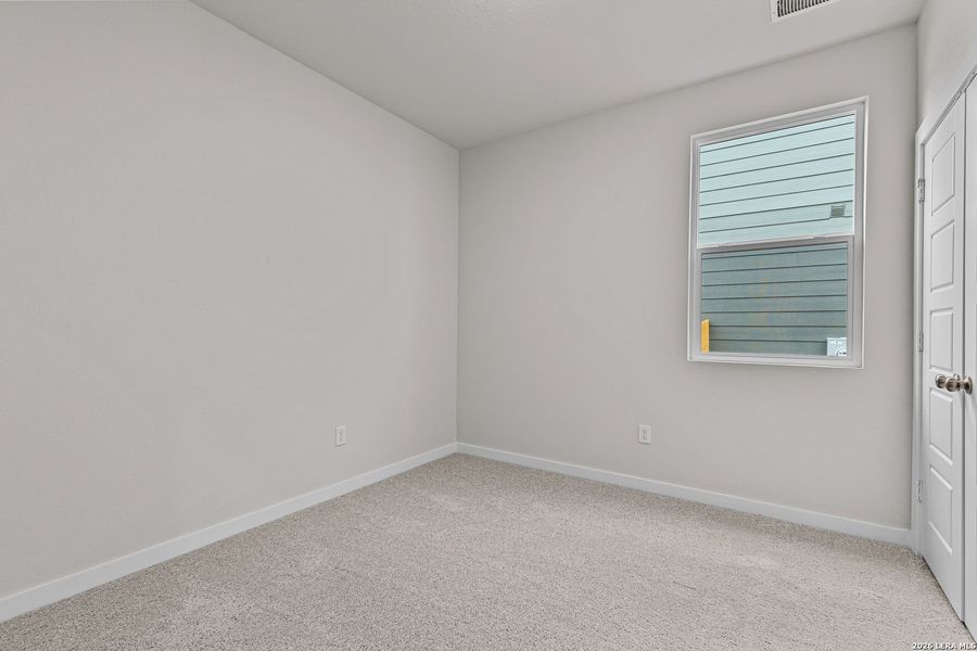 Spacious, unfurnished interior of a new home in Park Place, New Braunfels (Image 14).