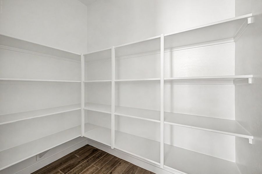 Spacious, unfurnished interior of a new home in Citrus Park, Goodyear (Image 9).