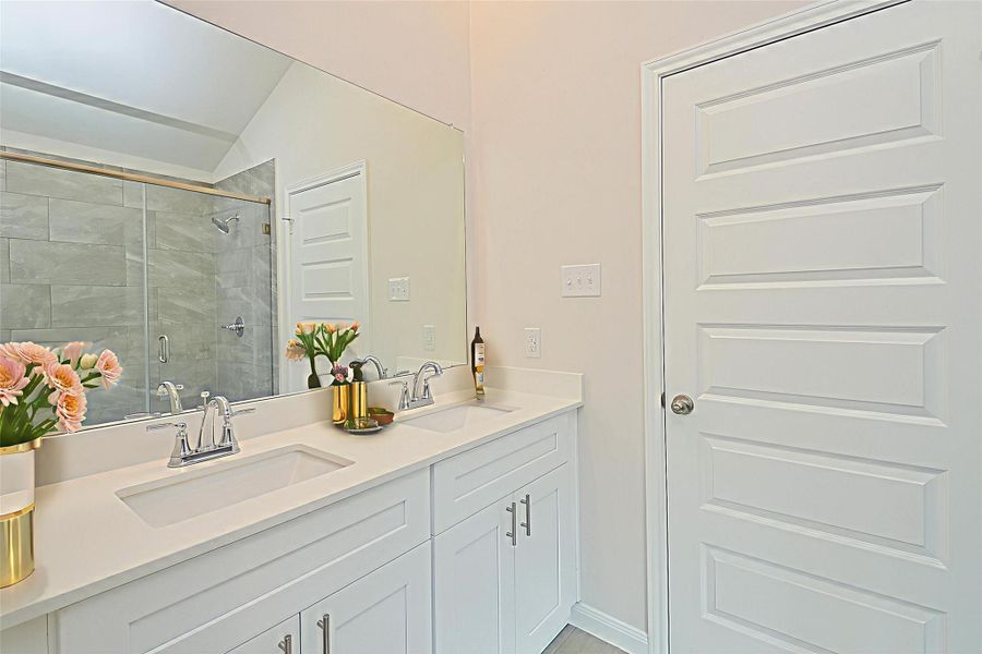 Elegant and spacious countertops provide plenty of storage. Elegant and spacious countertops provide plenty of storage.