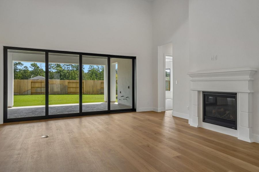 Spacious, unfurnished interior of a new home in Evergreen 70', Conroe (Image 33).