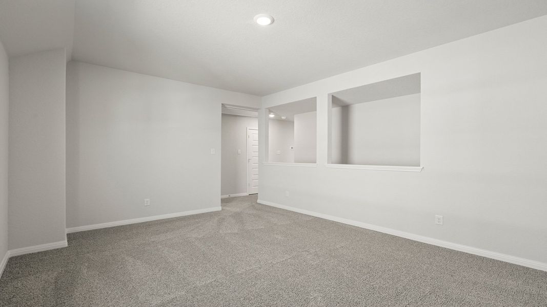 Spacious, unfurnished interior of a new home in Hunters Ranch, San Antonio (Image 15).