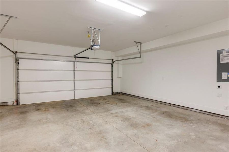 Spacious, unfurnished interior of a new home in Ashbury, Roswell (Image 42).