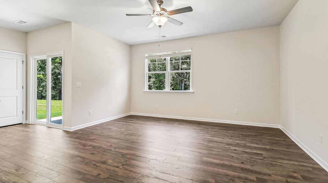 Spacious, unfurnished interior of a new home in Sease's Pond, Gilbert (Image 14).