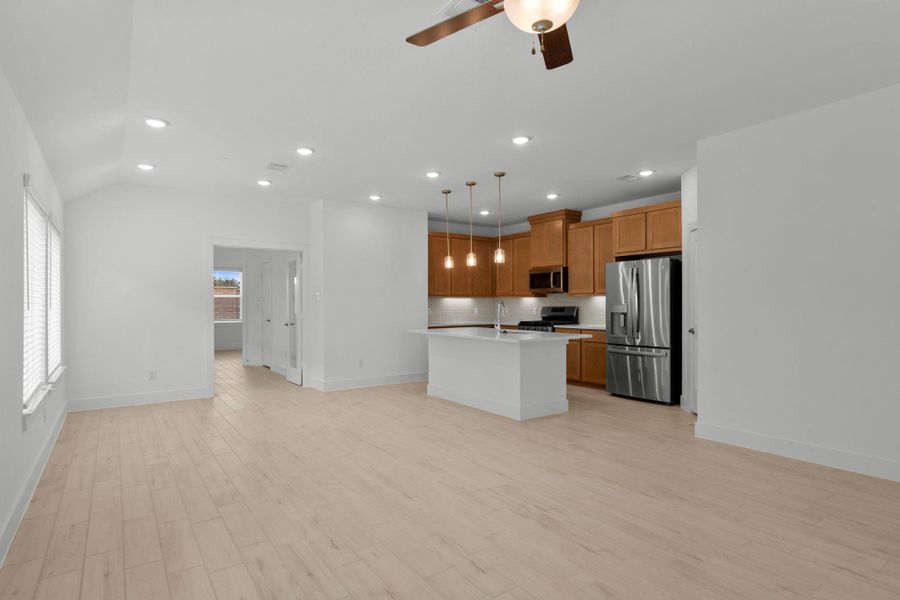 Spacious, unfurnished interior of a new home in Meridiana, Iowa Colony (Image 14).