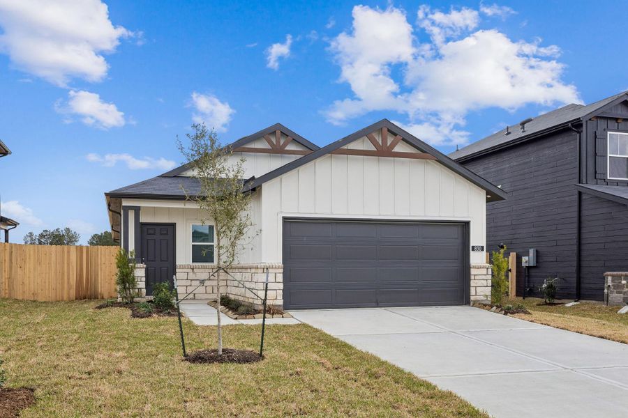 Front exterior of a new home in Montgomery Bend, Montgomery, TX, highlighting curb appeal (Image 1). Front exterior of a new home in Montgomery Bend, Montgomery, TX, highlighting curb appeal (Image 1).