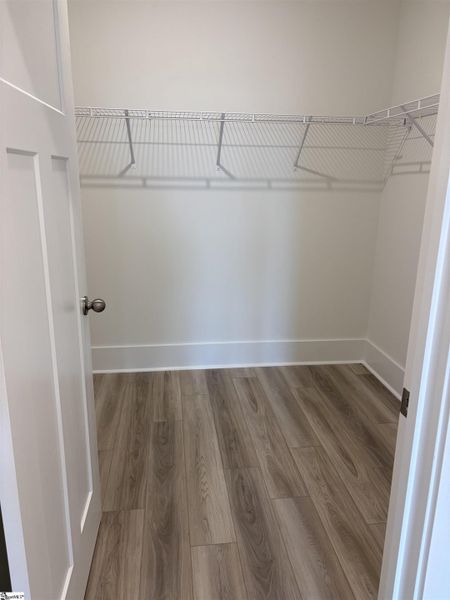 Spacious, unfurnished interior of a new home in Hazelwood, Boiling Springs (Image 11).