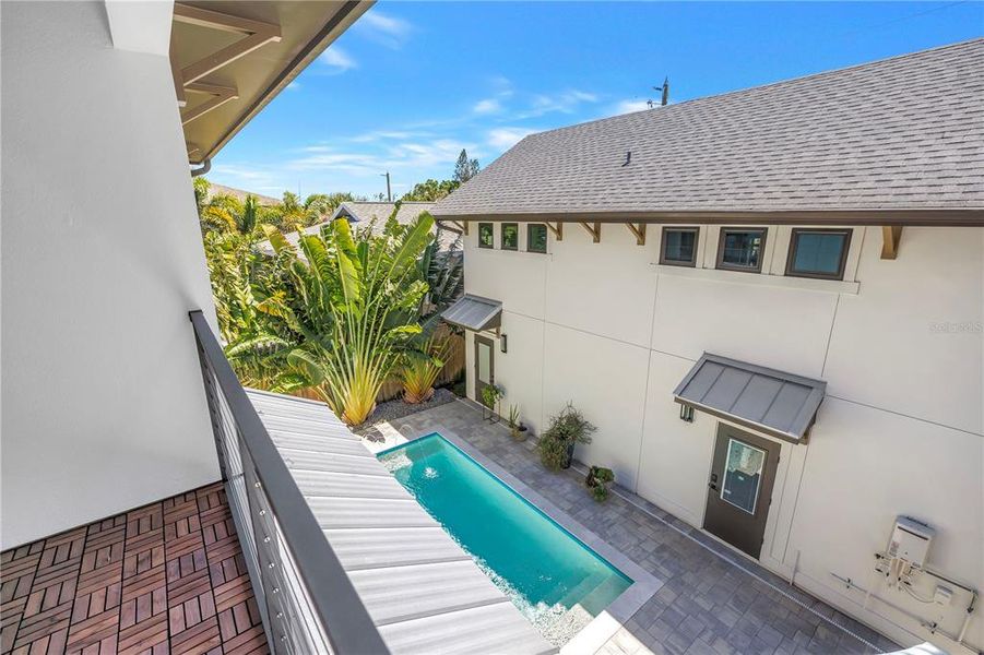 Exterior details and patio area of a home in , St. Petersburg (Image 23).