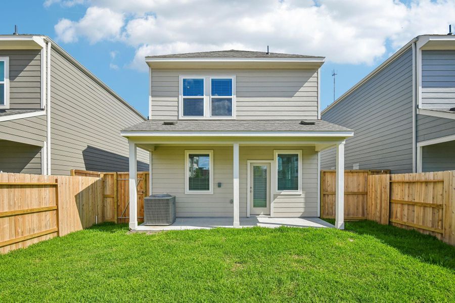 Exterior details and patio area of a home in Parkway Commons - City Series, Missouri City (Image 26).