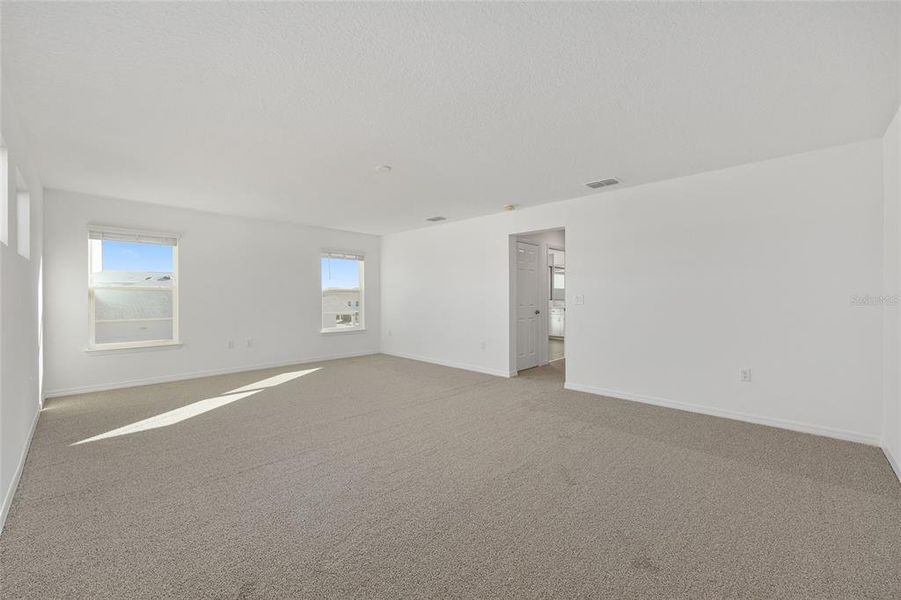 Spacious, unfurnished interior of a new home in Calesa Township, Ocala (Image 19).