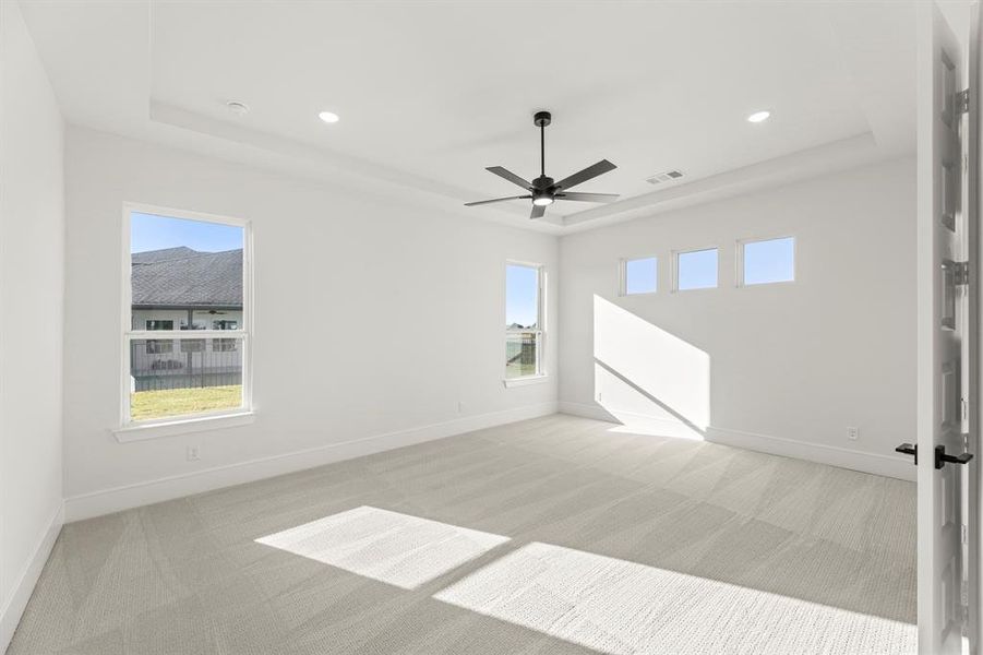 Spacious, unfurnished interior of a new home in Heath Golf and Yacht: Elegante' Series, Heath (Image 26).