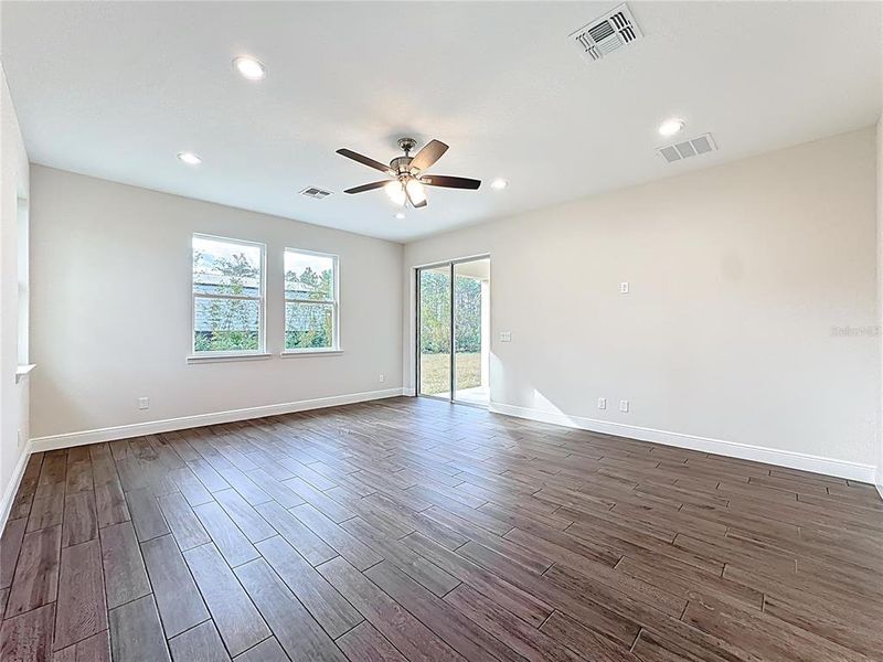Spacious, unfurnished interior of a new home in , Orlando (Image 62).