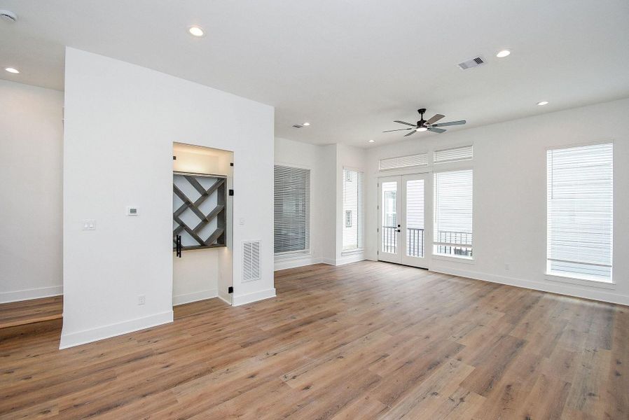Spacious, unfurnished interior of a new home in , Houston (Image 23).