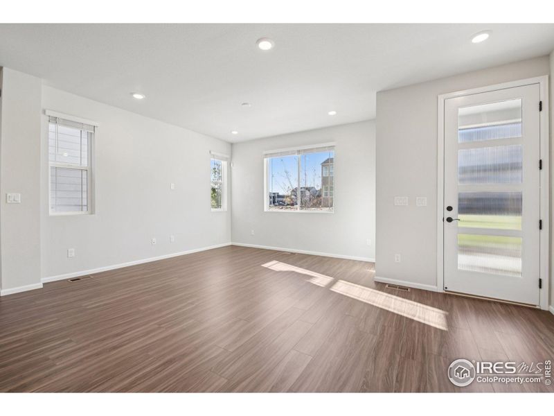 Spacious, unfurnished interior of a new home in The Villas Collection at Sterling Ranch, Littleton (Image 15).
