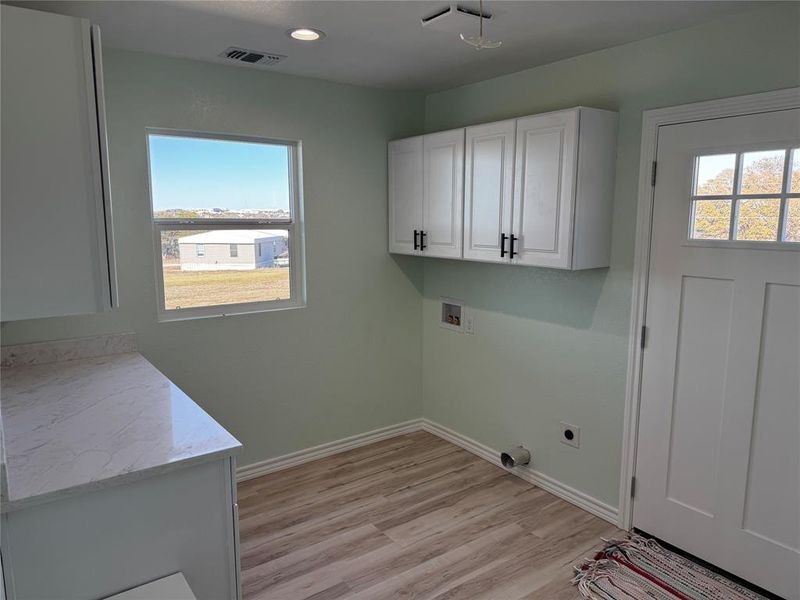 Spacious, unfurnished interior of a new home in , Granbury (Image 26).