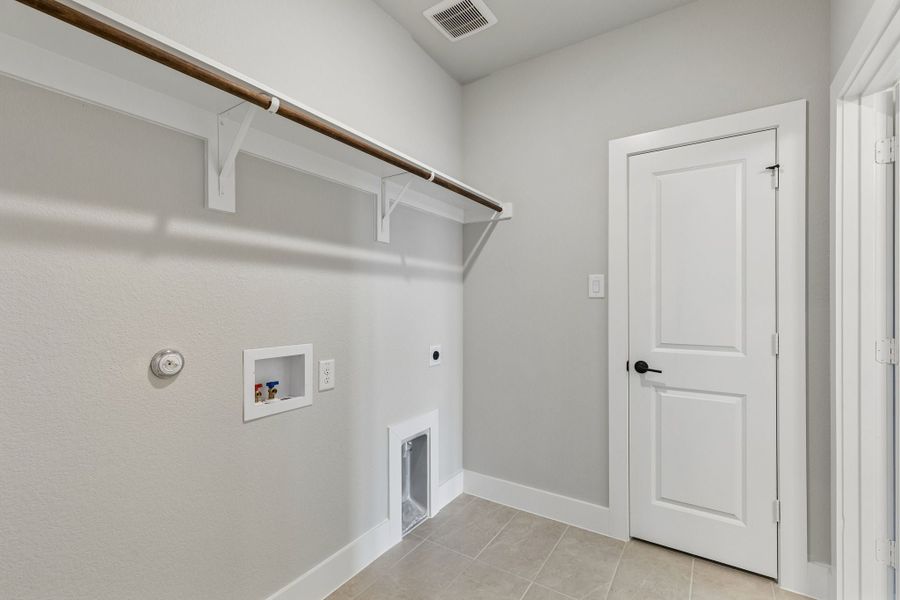 Spacious, unfurnished interior of a new home in Dove Hollow, Waxahachie (Image 36). Spacious, unfurnished interior of a new home in Dove Hollow, Waxahachie (Image 36).