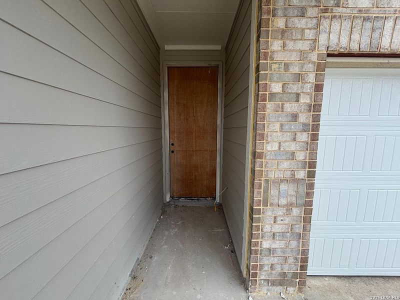 Exterior details and patio area of a home in Saddlebrook Ranch, Schertz (Image 3).