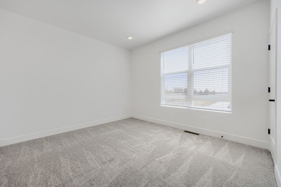 Spacious, unfurnished interior of a new home in Uplands, Westminster (Image 9).