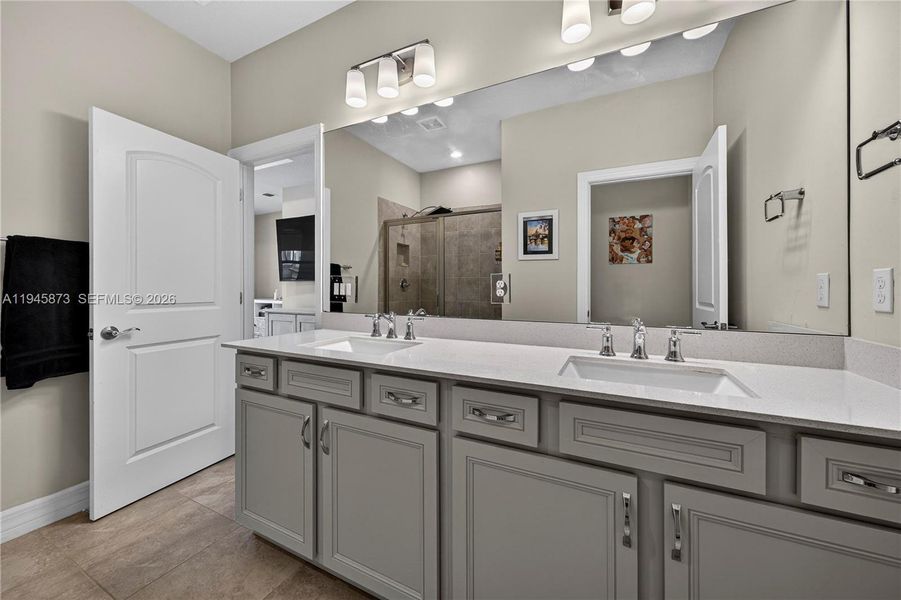 Furnished interior view inside a new home in , Oakland Park (Image 18).