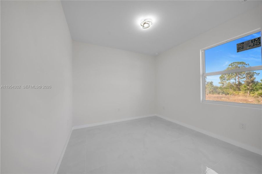 Spacious, unfurnished interior of a new home in , Lehigh Acres (Image 19).
