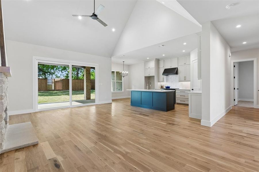 Spacious, unfurnished interior of a new home in , Sherman (Image 26).