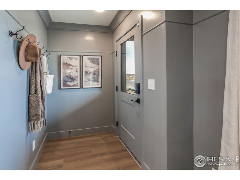 EXAMPLE PHOTO: ENTRYWAY