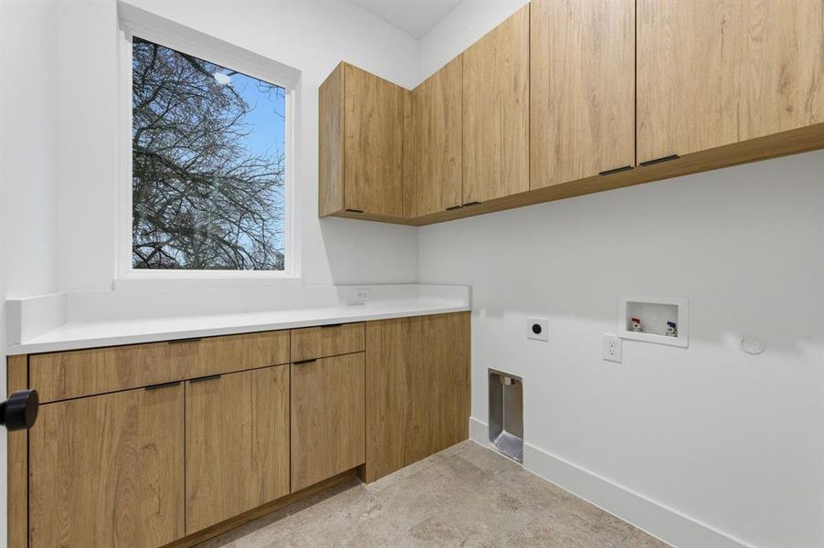 Furnished interior view inside a new home in , Dallas (Image 22).