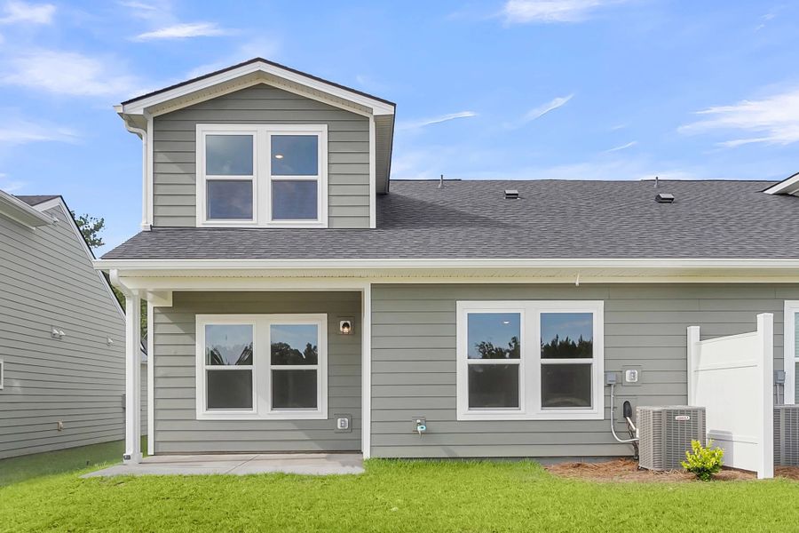 Exterior details and patio area of a home in Tea Farm, Ravenel (Image 16).