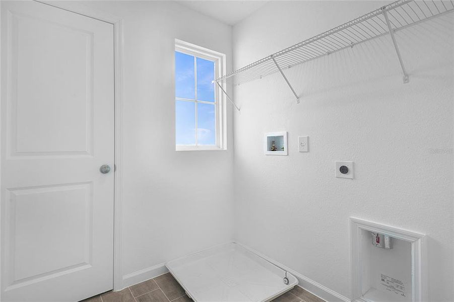 Spacious, unfurnished interior of a new home in Seasons at Scenic Terrace, Lake Hamilton (Image 10).