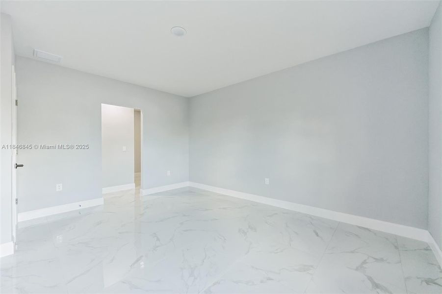 Spacious, unfurnished interior of a new home in , Lehigh Acres (Image 23).