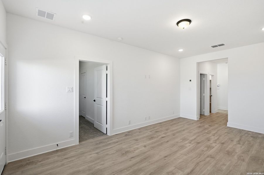 Spacious, unfurnished interior of a new home in Prominence, San Antonio (Image 29).