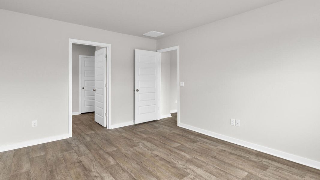 Spacious, unfurnished interior of a new home in Vineyard Trail, Jacksonville (Image 16).