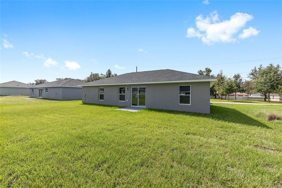 Exterior details and patio area of a home in , Dunnellon (Image 18).