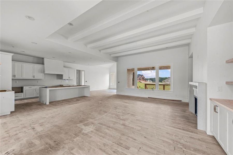 Spacious, unfurnished interior of a new home in , Bogart (Image 8).