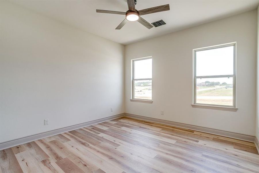 Spacious, unfurnished interior of a new home in , Nemo (Image 29).