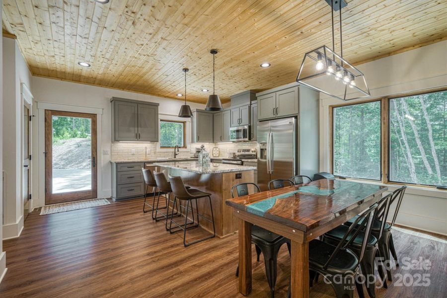 Dining Area & Kitchen