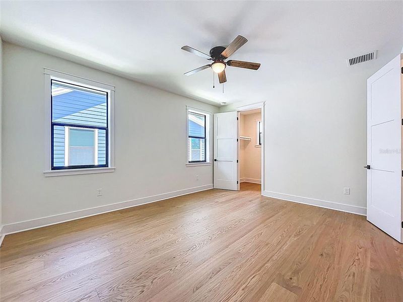 Spacious, unfurnished interior of a new home in , Tampa (Image 55).